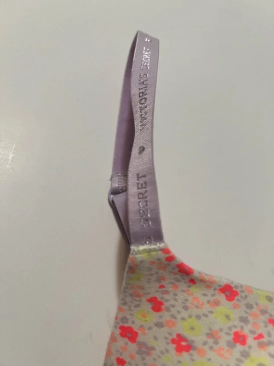 VS Plunge Bra. 38B - Picture 11 of 12